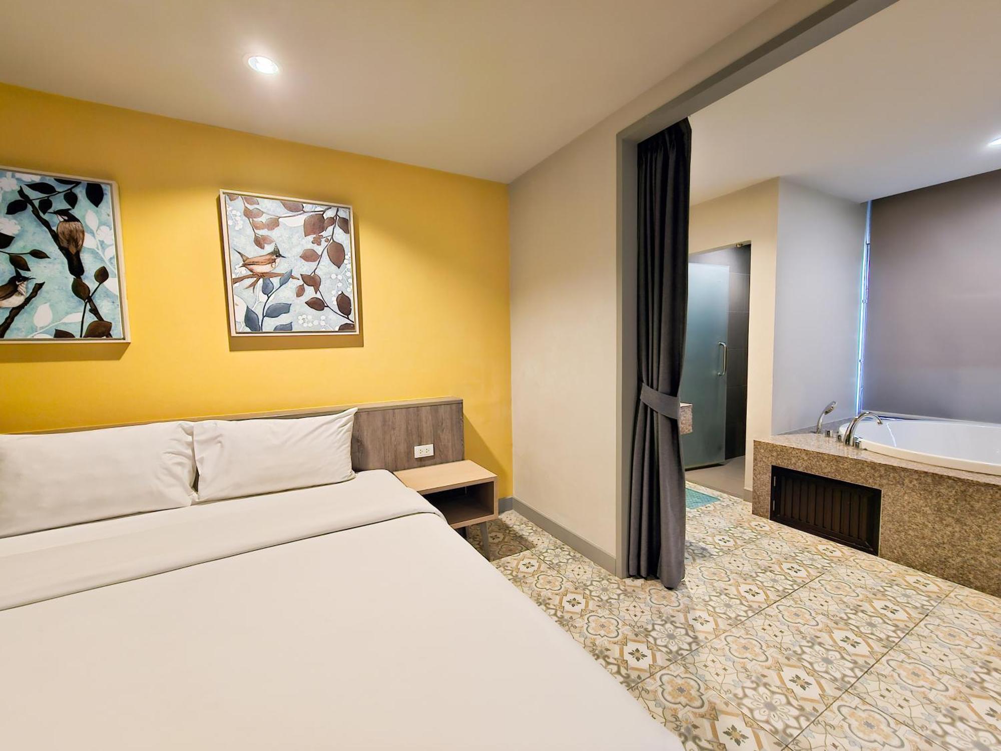 Recenta Suite Phuket Suanluang Bagian luar foto