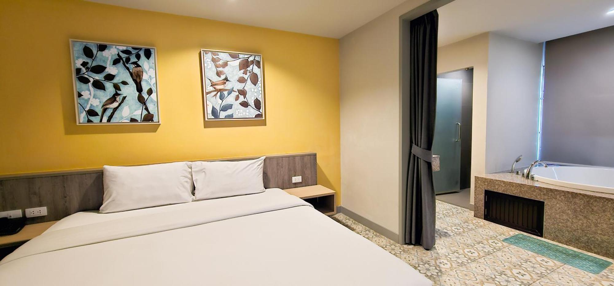 Recenta Suite Phuket Suanluang Bagian luar foto