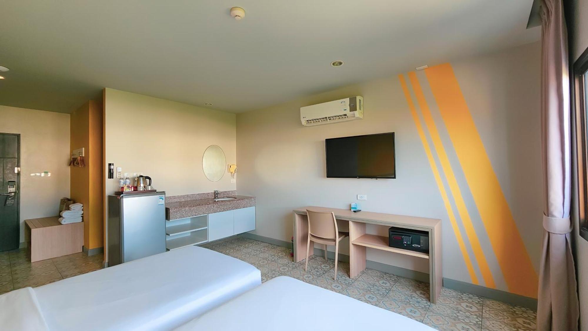 Recenta Suite Phuket Suanluang Bagian luar foto