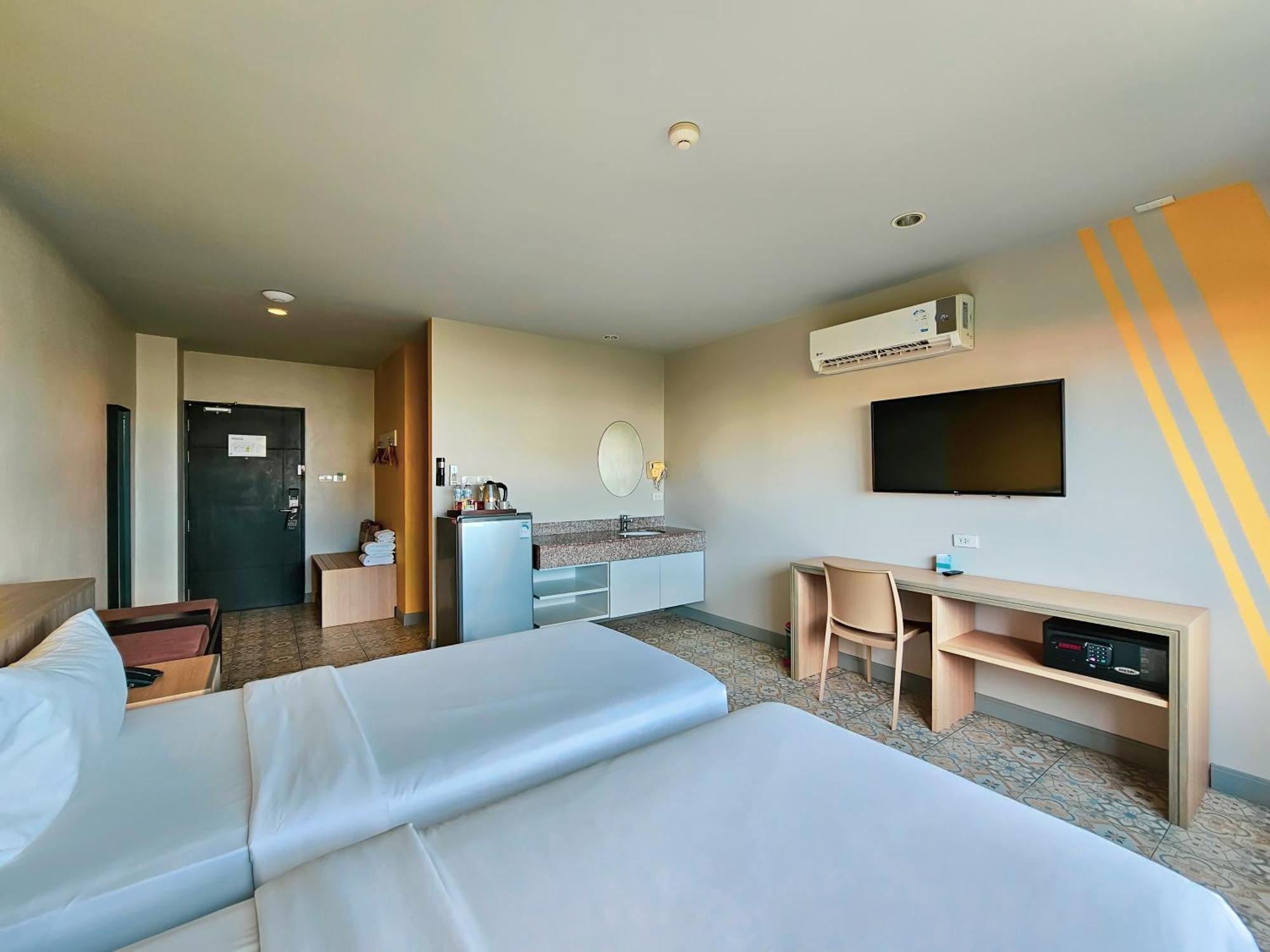 Recenta Suite Phuket Suanluang Bagian luar foto