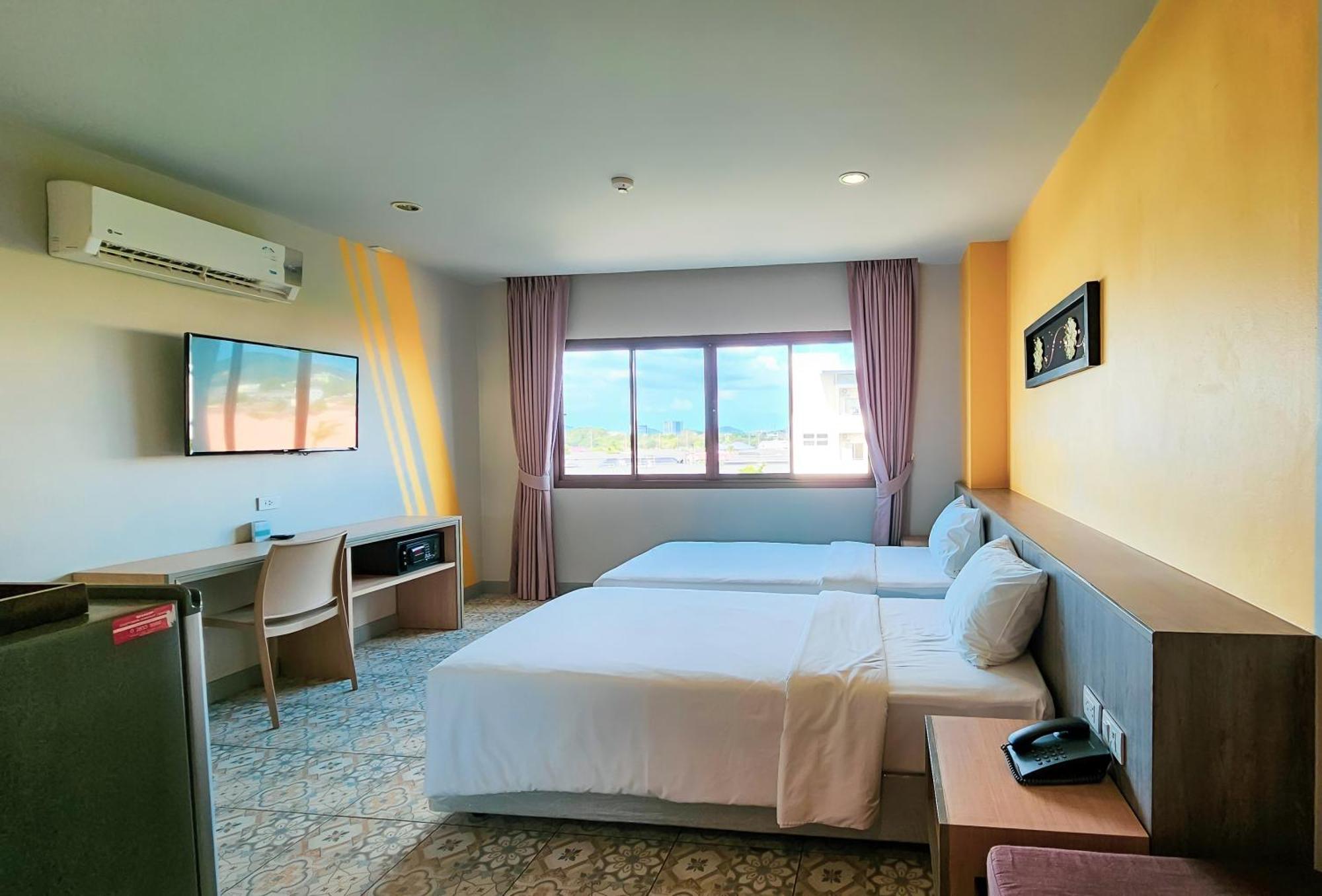 Recenta Suite Phuket Suanluang Bagian luar foto