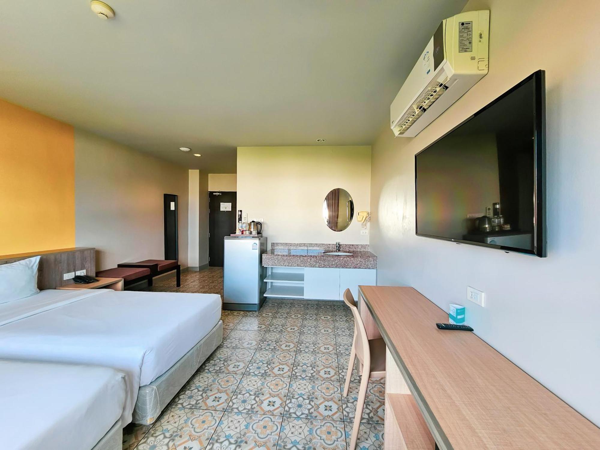 Recenta Suite Phuket Suanluang Bagian luar foto