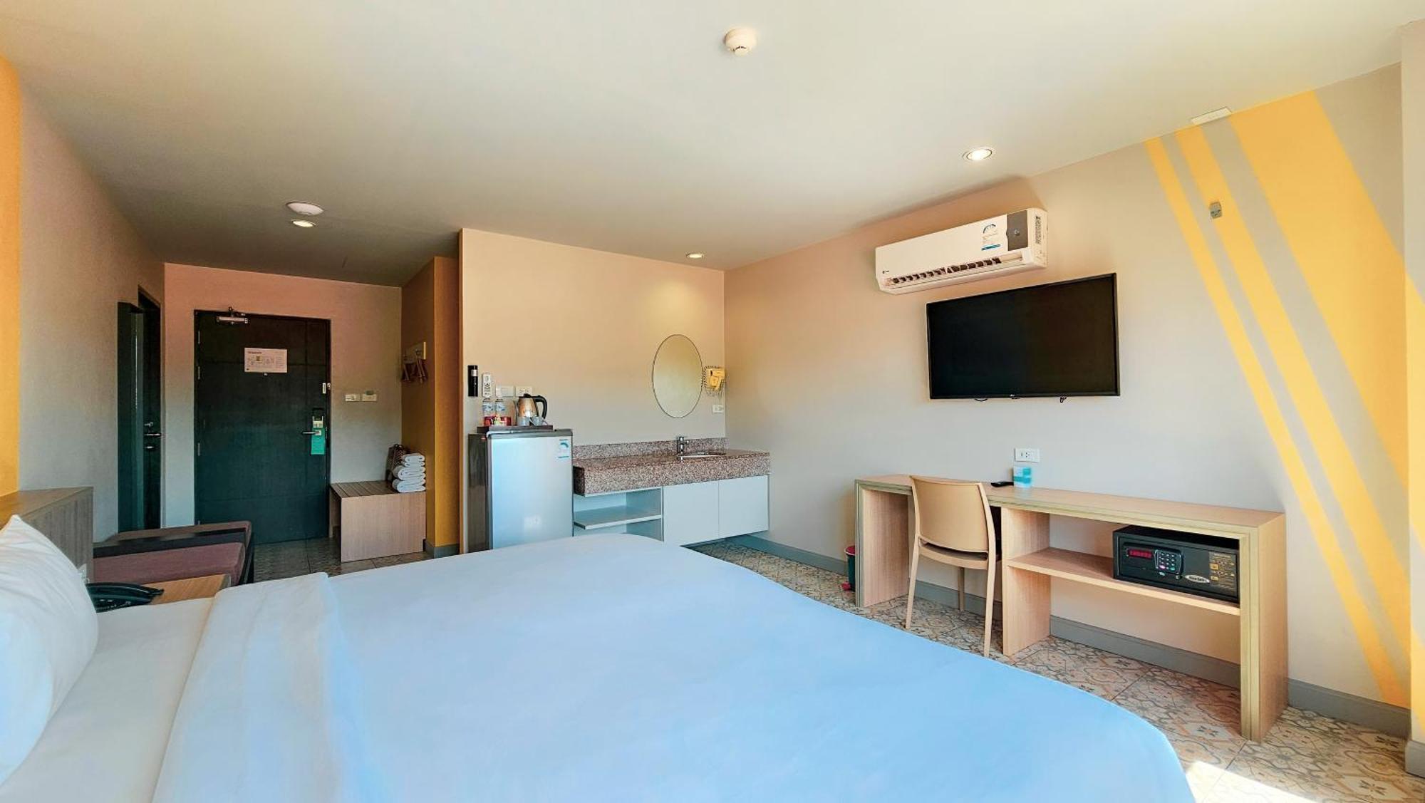 Recenta Suite Phuket Suanluang Bagian luar foto