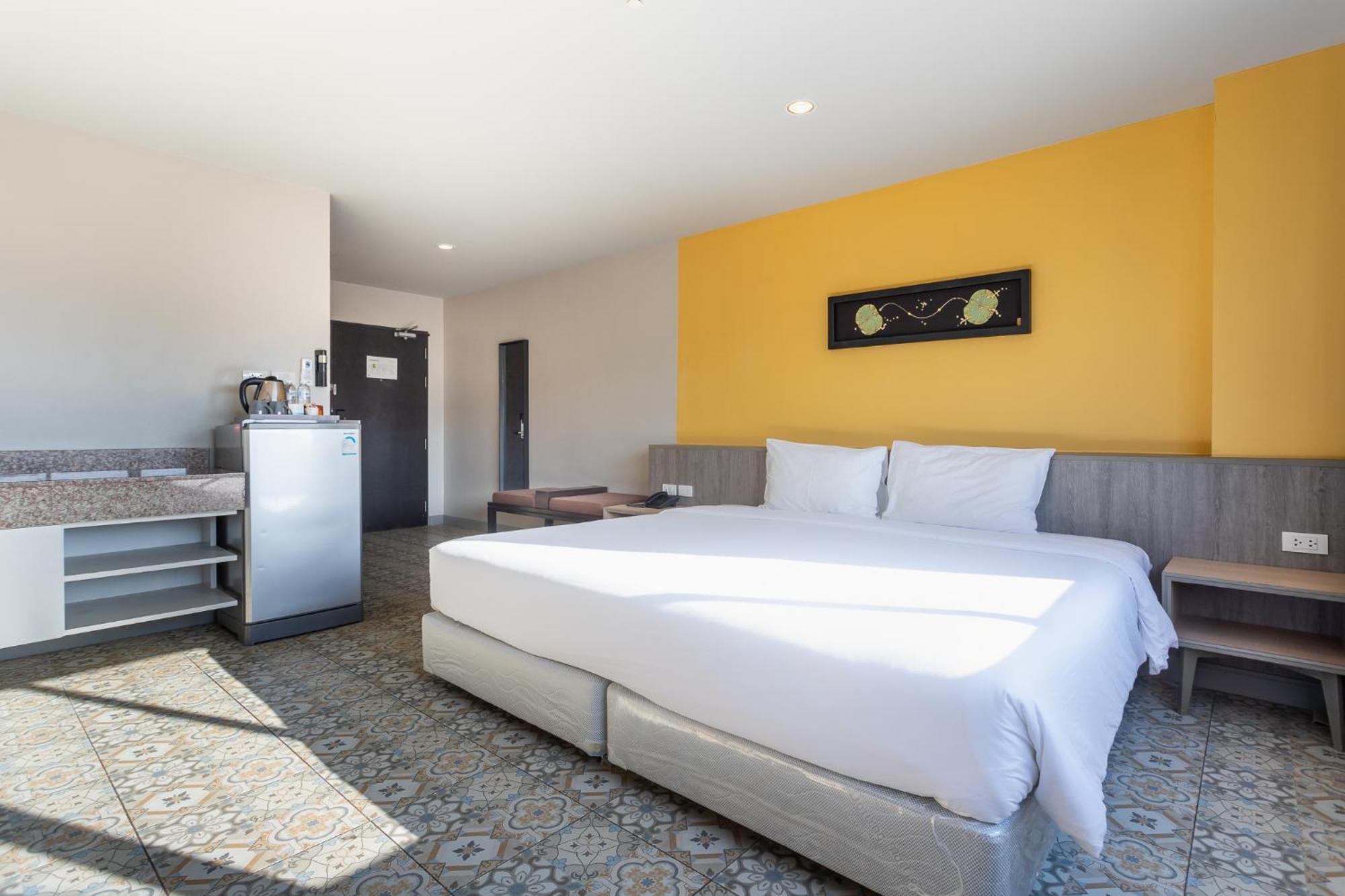 Recenta Suite Phuket Suanluang Bagian luar foto